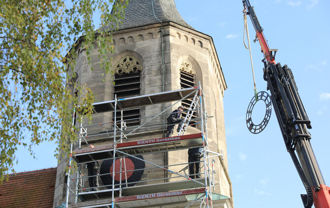 In der Martinskirche in Neustadt - 2020 wurde die restaurierte Turmuhr wieder angebracht - werden bald weniger Gottesdienste gef