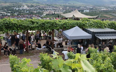 Die Sunset Lounge in den Weinbergen in Großheppach ist ein absoluter Publikumsmagnet - 2026 darf sie aber nur an sieben Tagen st