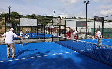 Padel wird jetzt auch in Birkmannsweiler gespielt. Der Tennisverein sieht darin eine Investition in die Zukunft.
