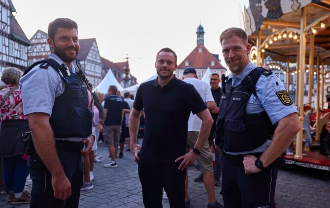 Polizeirevierleiter Stephan Schlotz, Jörn Rieg, Fachbereichsleiter Sicherheit und Orndung bei der Stadt Schorndorf, und Polizeih