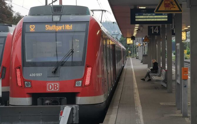 Auf der Fahrt kam es zum Streit zwischen zwei Fahrgästen. (Symbolfoto)