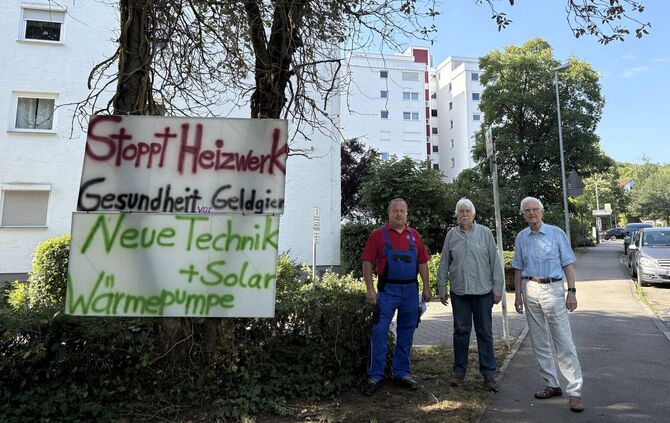 Von links nach rechts Hausmeister Atila Pink, Helmut Topfstedt, Dieter Schützenauer.