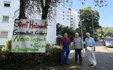 Von links nach rechts Hausmeister Atila Pink, Helmut Topfstedt, Dieter Schützenauer.