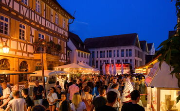 Auf dem Marktplatz wird das Bierfass angestochen. Dann ist der City-Treff 2026 am Freitag, 24. Juli, eröffnet (Archivfoto).