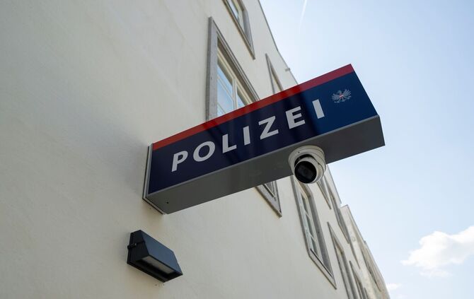 Die Polizei will Verdächtige, die vor dem Hitler-Geburtshaus verweilen, ansprechen und kontrollieren.