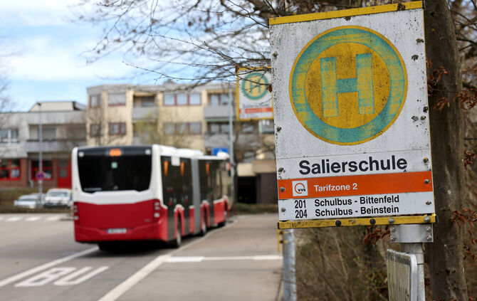War immer wieder in der Kritik: Die Buslinie 201A, die vom Salier-Schulzentrum Richtung Bittenfeld fährt.