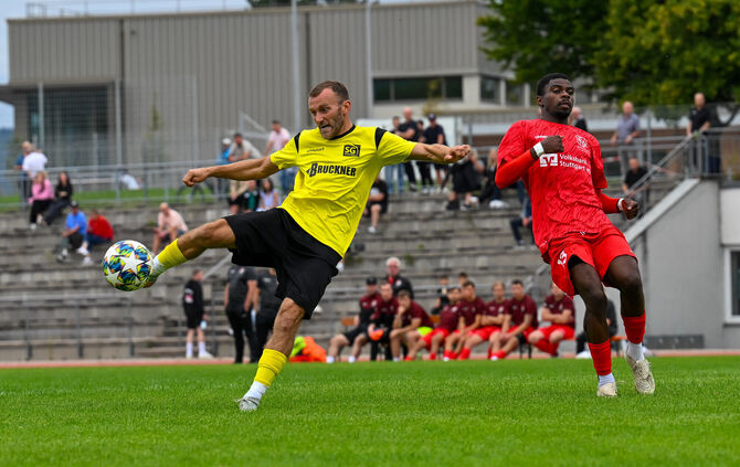 Kujtim Sylaj (links) erzielte in der abgelaufenen Landesliga-Saison 25 Tore.