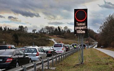 Solch Autoschlangen gibt's diesmal hoffentlich nicht, wenn der Leutenbachtunnel Ende Juli eine Nacht lang geplant gesperrt ist.