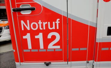 19-Jähriger kommt schwer verletzt ins Krankenhaus. (Symbolfoto)