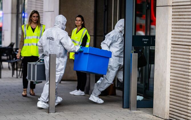 Eine Frau wurde in dem Einkaufszentrum schwer verletzt.