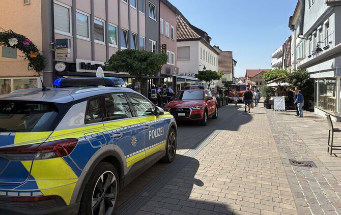 Feuerwehr und Polizei waren am Donnerstagmittag (23.7.) an der unteren Marktstraße im Einsatz.