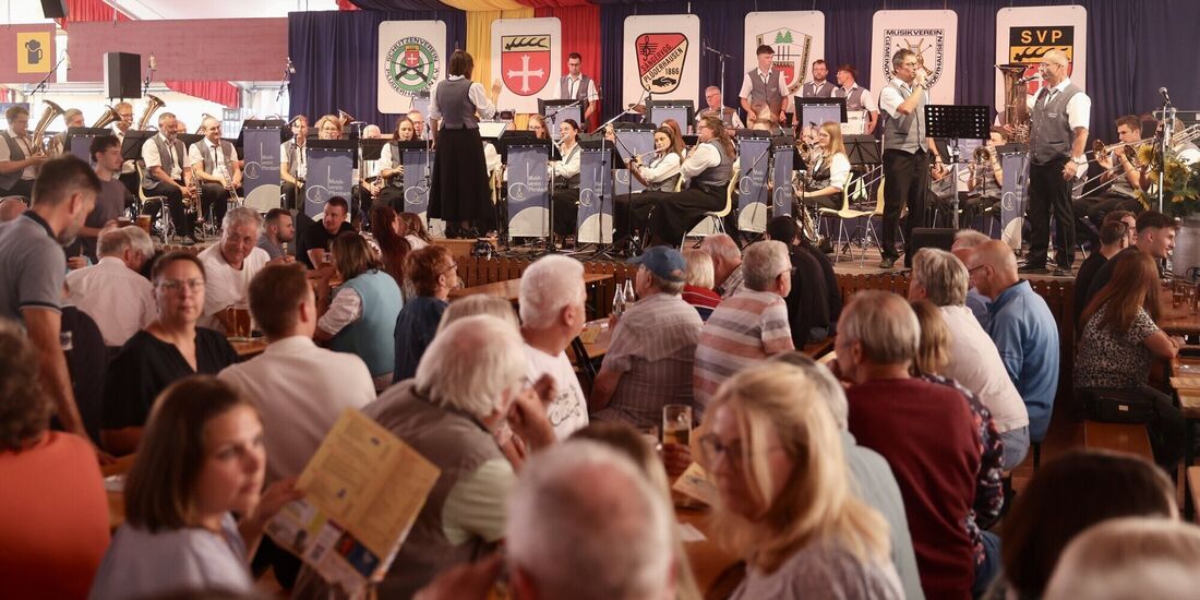 Start der Plüderhäuser Festtage mit dem Blasmusikffestival. Die Musikerinnen und Musiker des Musikvereins Pfersbach machten den