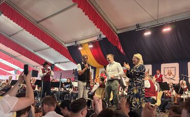Hansy Vogt (links) verkündete im Gespräch mit Benjamin Treiber, Bürgermeister von Plüderhausen und Christina Stumpp, dass der Pl