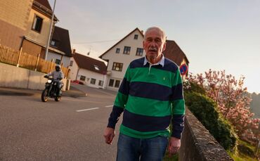 Dieter Bartholme leidet in der Weinstraße seit Jahrzehnten unter dem Krach von Motorrädern sowie Sportwagen - jetzt geht er juri