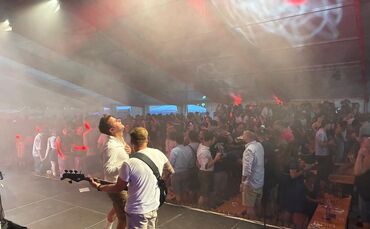Die Volxx Liga rock am Samstagabend das Festzelt