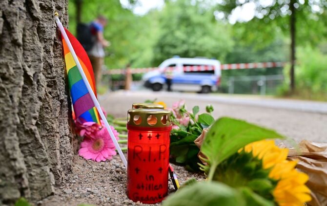 Auto rast in Menschenmenge - CSD abgebrochen
