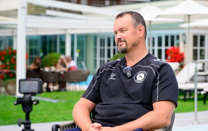 Der Trainer Misha Kaufmann, hier beim Medientag im Zillertal, freut sich auf seine zweite Saison beim TVB Stuttgart.