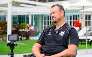 Der Trainer Misha Kaufmann, hier beim Medientag im Zillertal, freut sich auf seine zweite Saison beim TVB Stuttgart.
