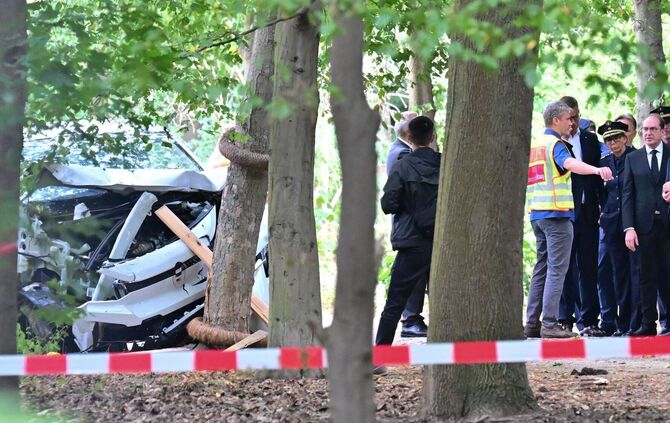 Auto fährt in Menschenmenge - CSD abgebrochen