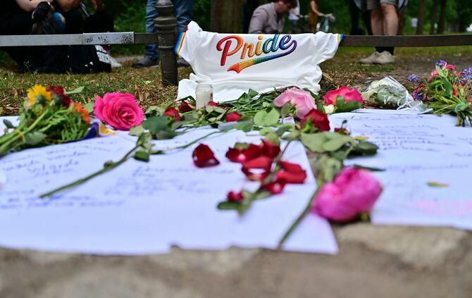 Auto fährt in Menschenmenge - CSD in Berlin abgebrochen.