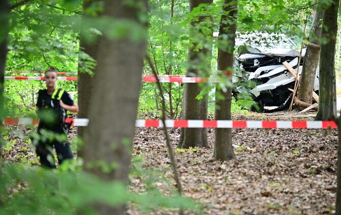 Auto rast in Menschenmenge - CSD abgebrochen