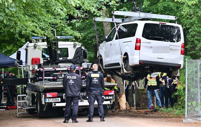 Auto fährt in Menschenmenge - CSD abgebrochen