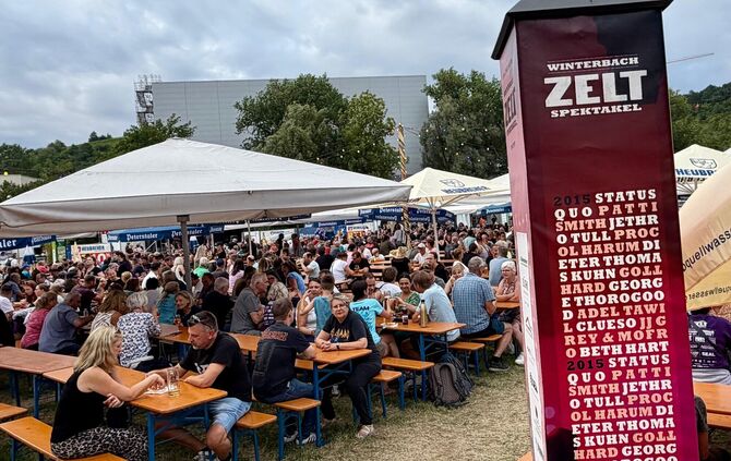 Der Biergarten beim Zeltspektakel.