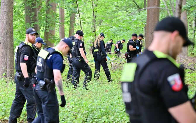 Auto rast in Menschenmenge - CSD abgebrochen