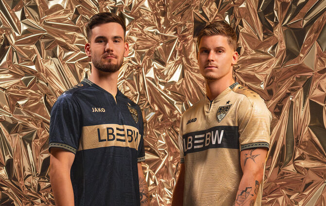 Dennis Seimen (links) im neuen Torwarttrikot, Ramon Hendriks trägt das neue VfB-Ausweichtrikot.