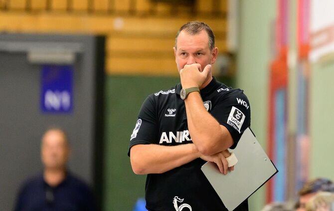 Misha Kaufmann, hier beim Testspiel gegen den BSV Bern, erzählte den TVB-Sponsoren von seiner Arbeit.