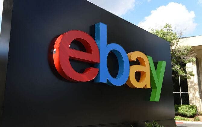 Ebay-Logo vor Hauptquartier