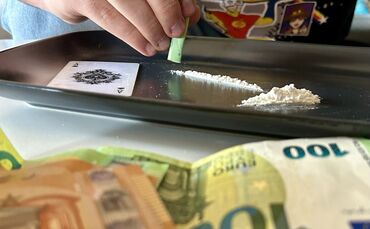 Der Angeklagte hat gestanden, drei mal Kokain verkauft zu haben (Symbolfoto). Einen größeren Deal bestreitet er.