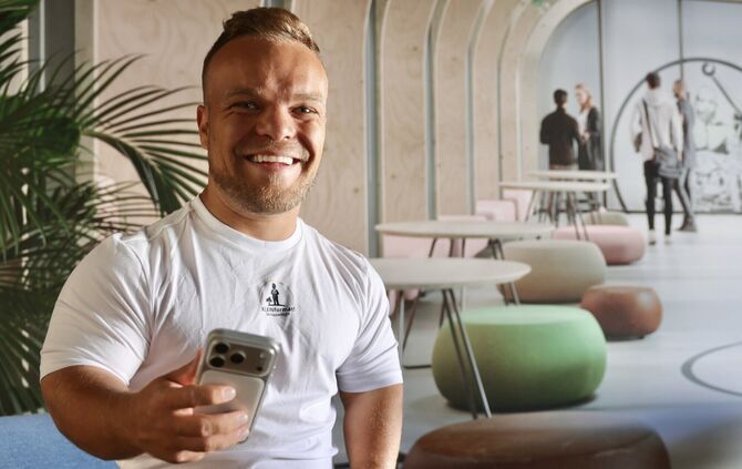 Niko Kappel im Büro, bevor er zum Training nach Stuttgart fährt.