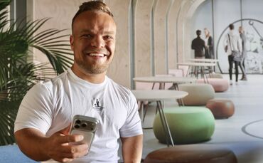 Niko Kappel im Büro, bevor er zum Training nach Stuttgart fährt.