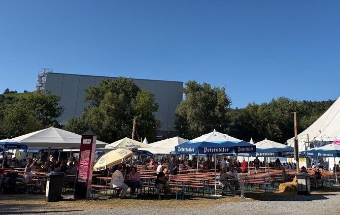 Der Biergarten öffnet auch heute wieder um 17 Uhr.