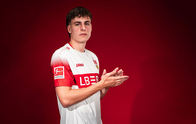 Leo Sauer im Trikot des VfB Stuttgart.