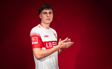 Leo Sauer im Trikot des VfB Stuttgart.