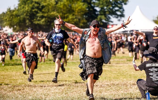 Die Metalfans sind glücklich.
