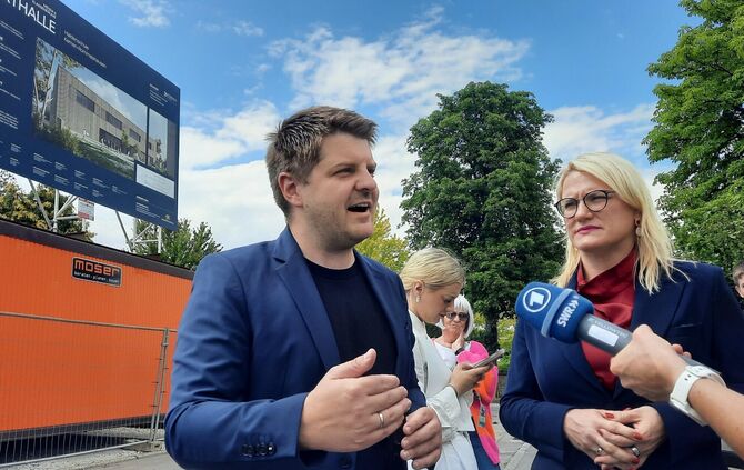Christina Stumpp (CDU) auf Sondervermögen-Werbetour. Hier in Kernen mit Bürgermeister Benedikt Paulowitsch (SPD) an der Baustell