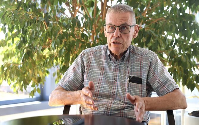 Der Fellbacher Kinderarzt und Stadtrat Dr. Stephan Illing erklärt im Gespräch, ab welchem Alter Smartphones für Kinder und Jugen