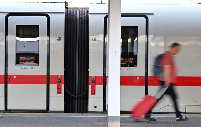 Deutsche Bahn verzeichnet Berichten zufolge schwarze Zahlen.
