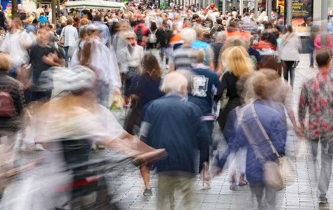 Bei den Bürgerinnen und Bürgern in Deutschland sinkt das Vertrauen in den Staat. (Symbolbild)