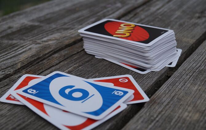 Uno hat wohl fast jeder schon einmal gespielt.