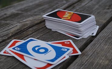 Uno hat wohl fast jeder schon einmal gespielt.