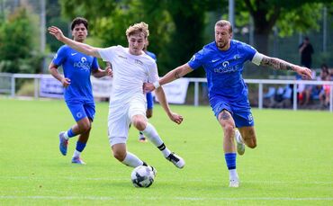 Der FSV Waiblingen um Nikola Specht (in Weiß) bekommt es mit dem Oberligisten Türkspor Neckarsulm zu tun.