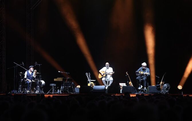 Das Trio auf der Bühne: Kälberer, Ringlstetter und Schmidbauer (von links).
