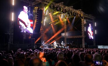 Schmidbauer, Kälberer, Ringlstetter: leise Töne, große Klappe, tiefe Musik, leichte Worte, klare Haltung. Die Bandbreite beim Li