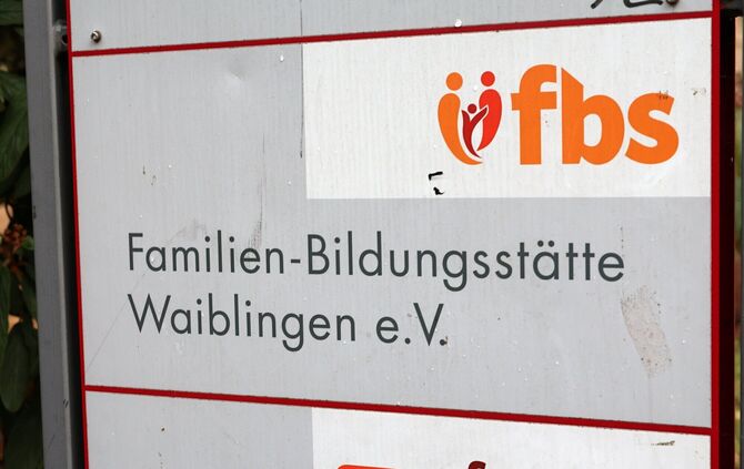Die Familienbildungsstätte hat ihren Sitz im Familienzentrum Karo - der alten Karolingerschule.