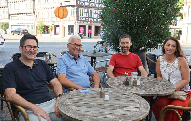 Im Gespräch mit einem Teil der CDU-Fraktion (von links): Steffen Krötz, Hermann Beutel, Joachim Gaukel und Jenny Wiedmaier.