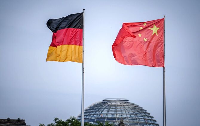 Deutsche und chinesische Flagge